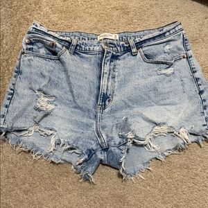 Abercrombie curve love high rise the mom short Distressed Light Blue